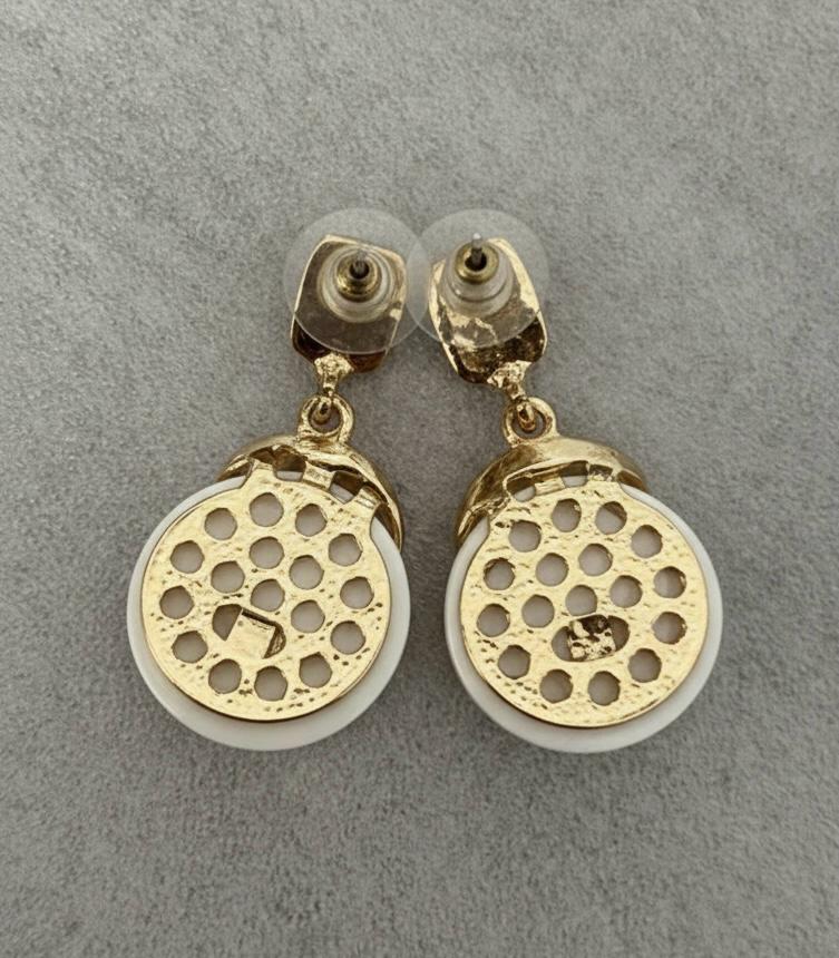 Elegant White Circle Drops