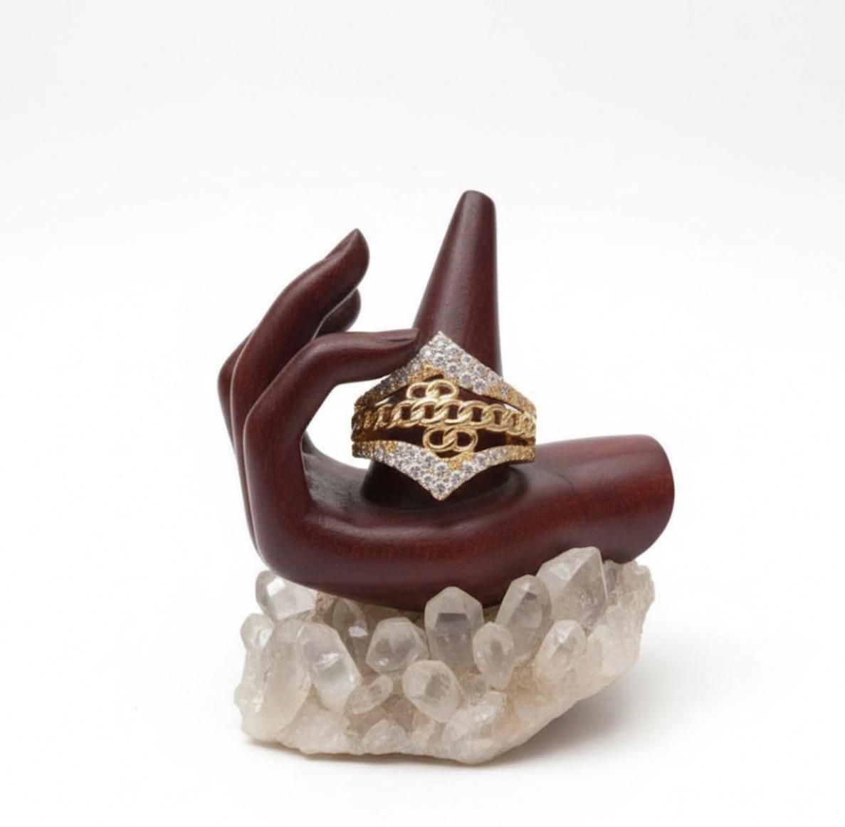 Royal Chain Crest Ring