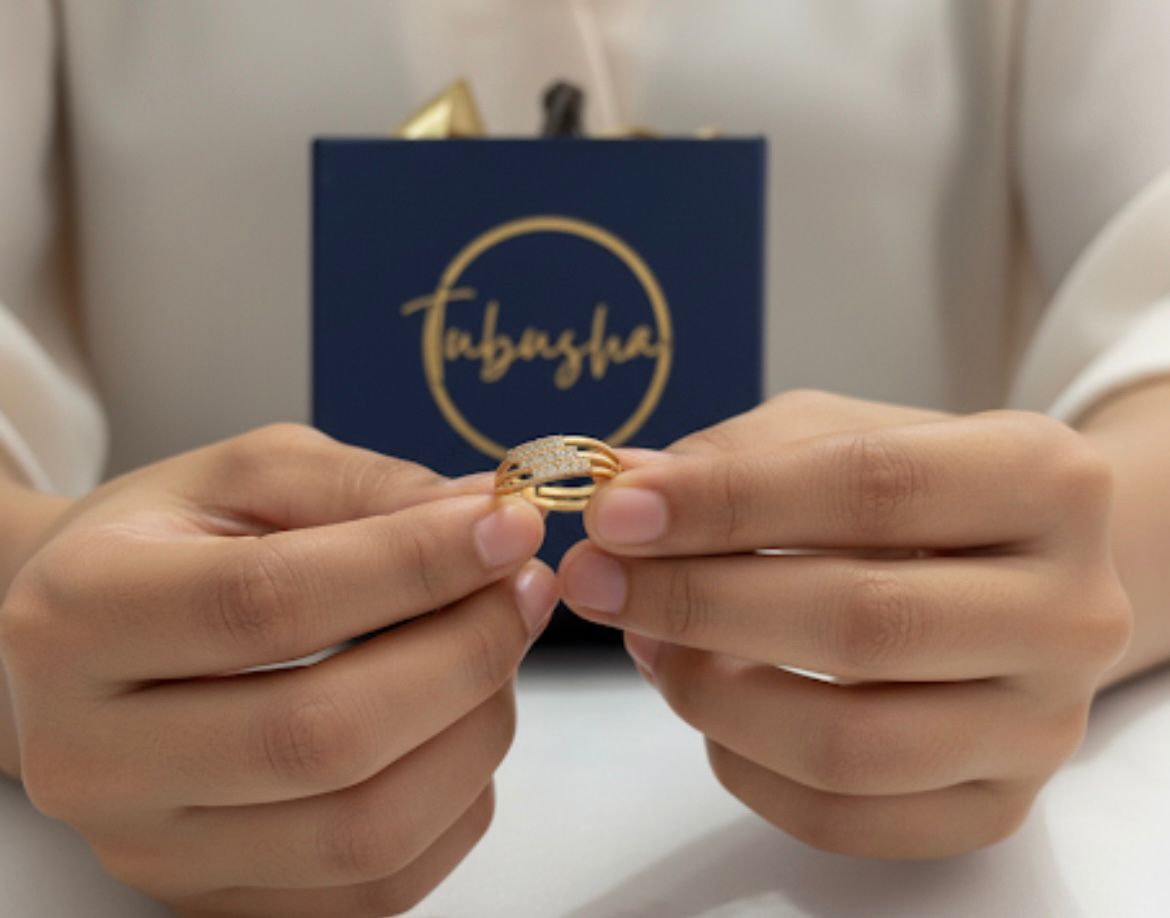 The Intertwined Sparkle Ring