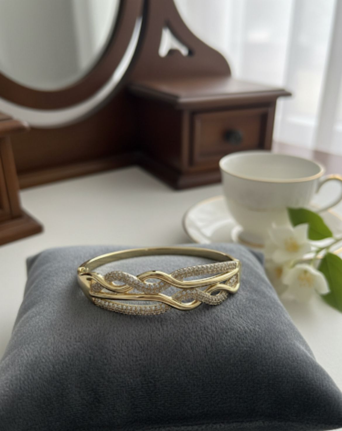 Pave Intertwined Knot Bangle