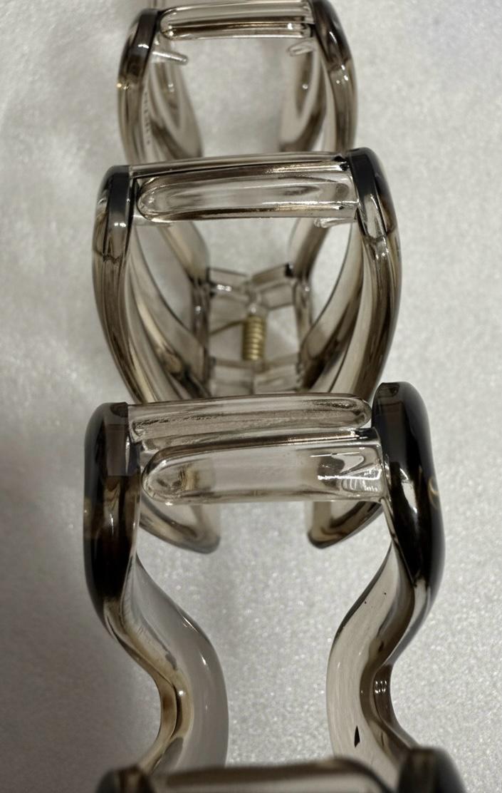 Glossy Wave Hair Claw