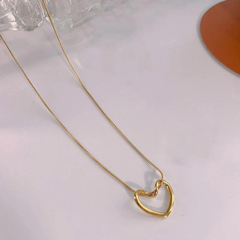 "Golden Heart Knot Necklace" 18K Gold-Plated Anti Tarnish