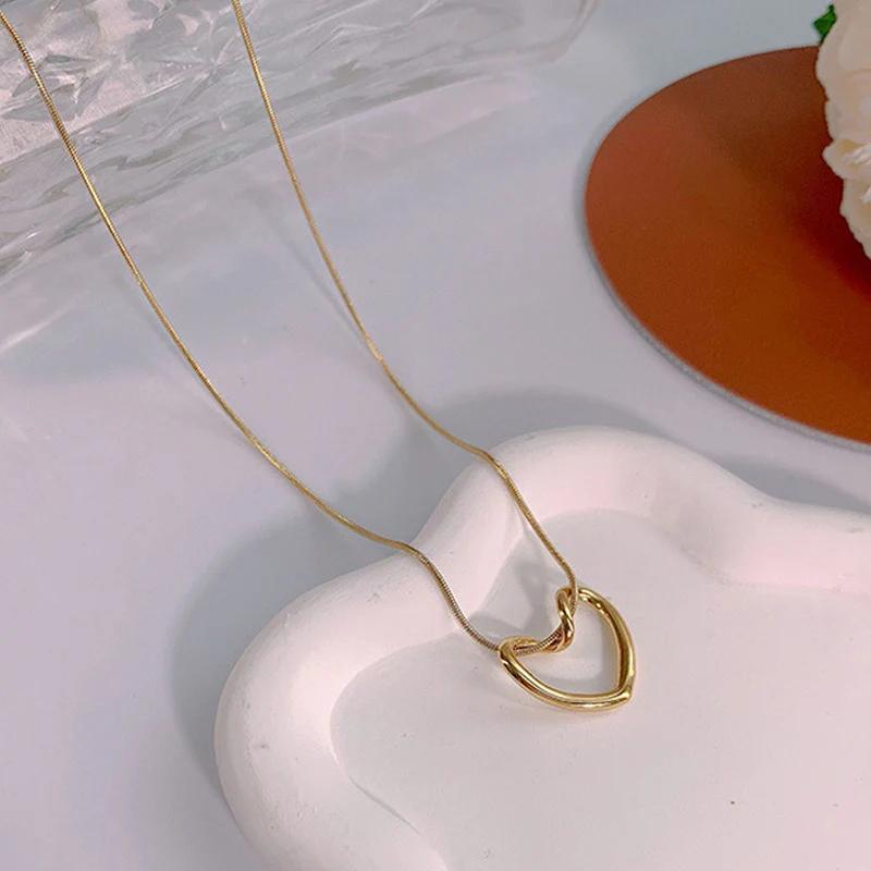 "Golden Heart Knot Necklace" 18K Gold-Plated Anti Tarnish