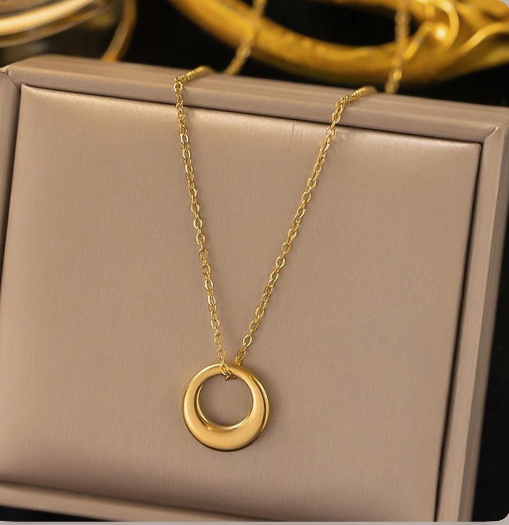 18K Gold Plated Stainless Steel Anti Tarnish Geometric Circle Pendant Necklace