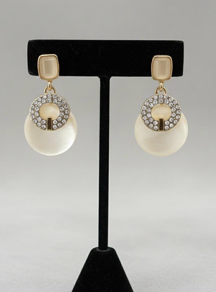 Elegant White Circle Drops