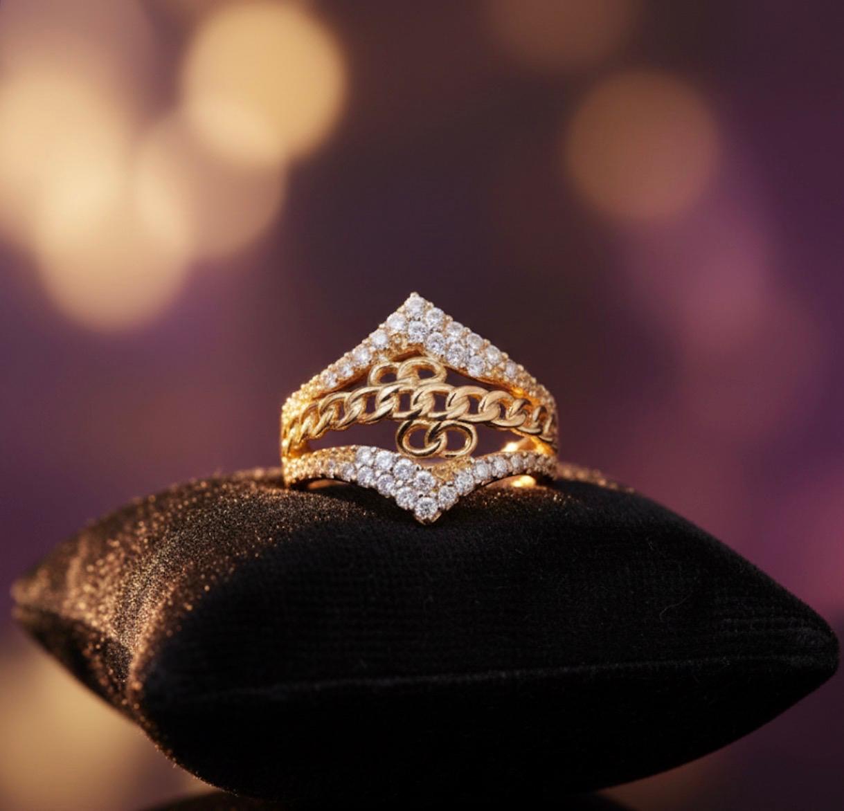 Royal Chain Crest Ring