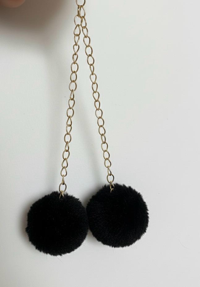 Furry Pom-Pom Hair Claw