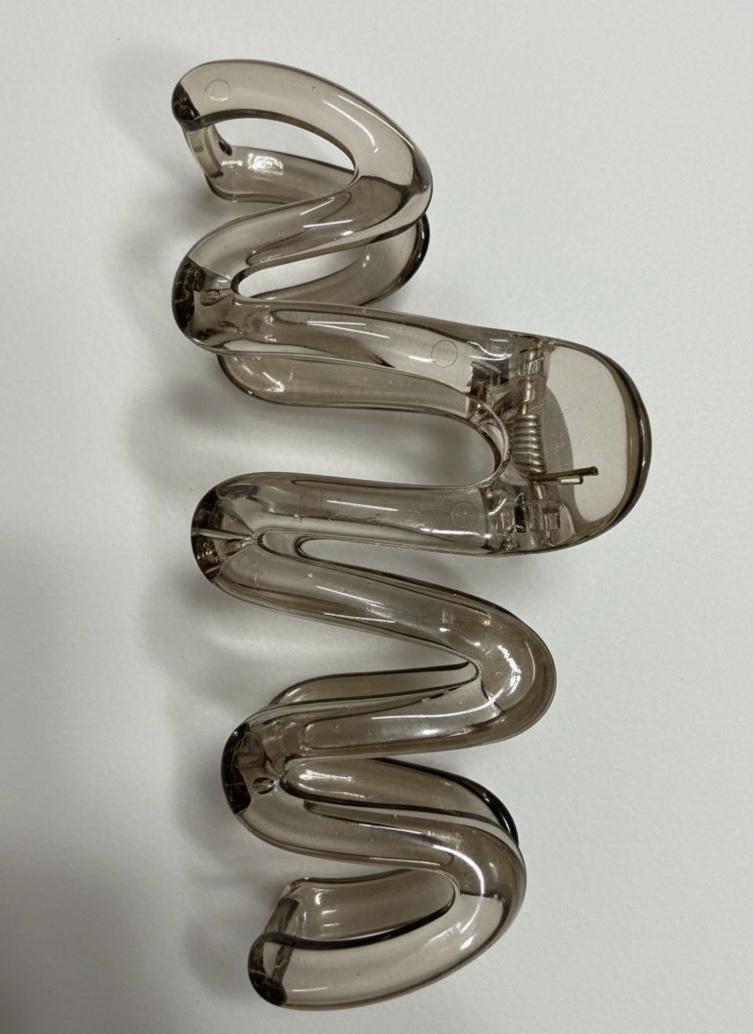 Glossy Wave Hair Claw