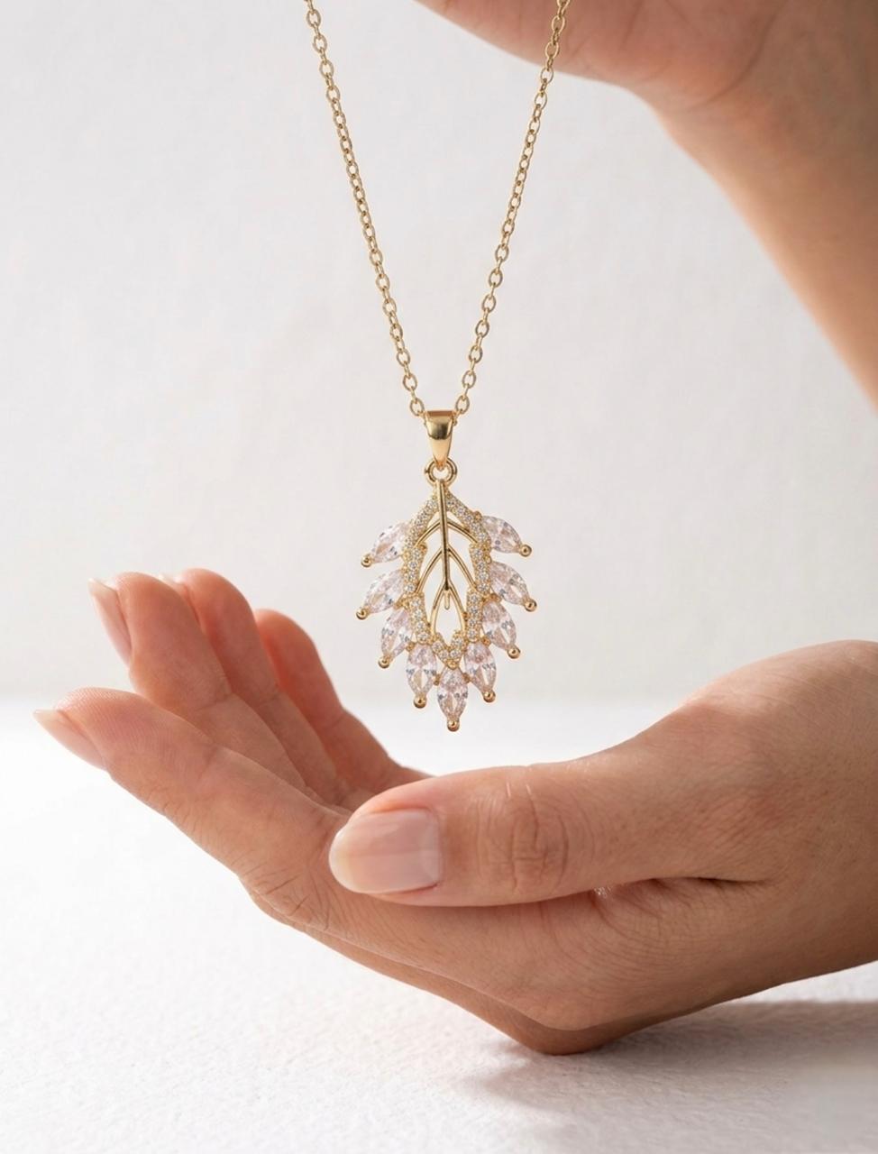 Royal Leaf Spark Pendant (BUY 1 GET 1 FREE)