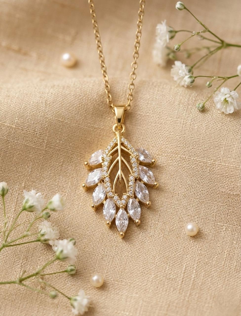 Royal Leaf Spark Pendant (BUY 1 GET 1 FREE)