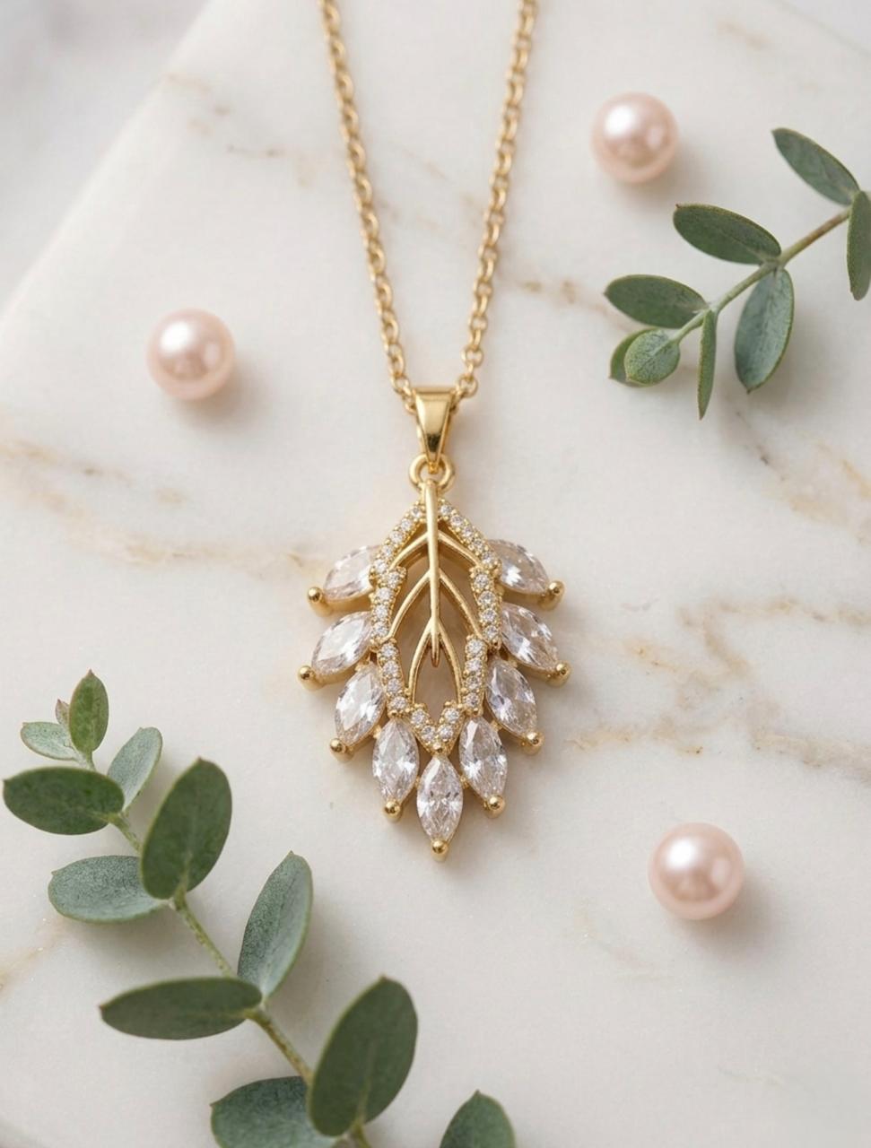 Royal Leaf Spark Pendant (BUY 1 GET 1 FREE)