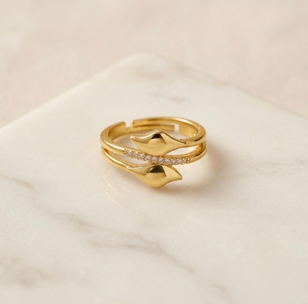 Golden Petal Shine Ring