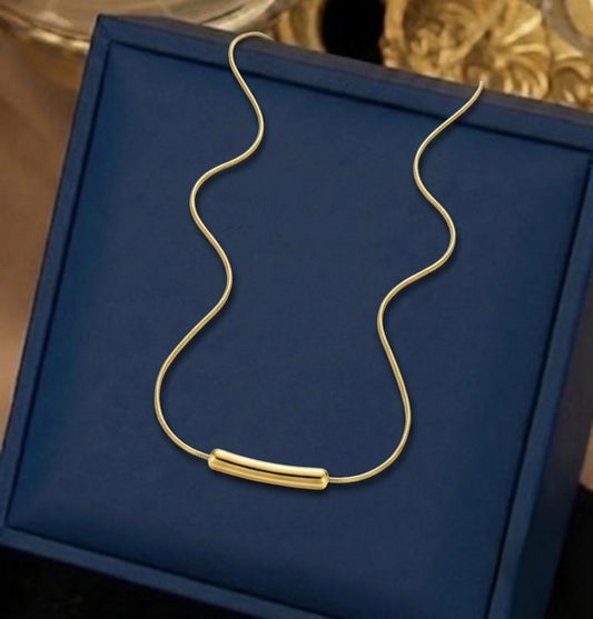 Minimalistic Teardrop Necklace