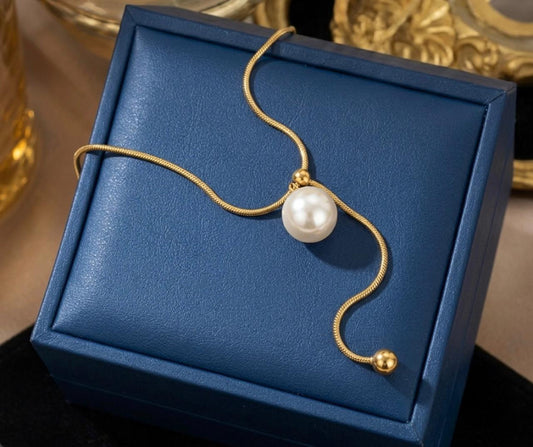 Pearl Studded Pendant Necklace